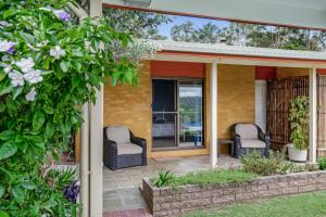 Laurelview Scenic Inn Gympie外面的花园