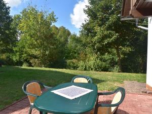 Vonkajšia záhrada v ubytovaní Holiday Home in Javorník near Krkonose Park