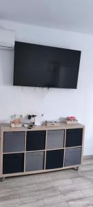 Televízia a/alebo spoločenská miestnosť v ubytovaní Málaga playa,centro ,bus y metro