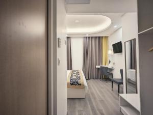 a hotel room with a bed and a desk at KYRIAD ROUEN SUD - Sotteville les Rouen in Rouen