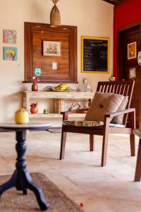 a classroom with a table and a chair and a chalkboard at Pousada La Vie Jeri in Jericoacoara