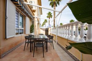 a patio with a table and chairs on a balcony at Holiday Beach Brissa Mar in Gran Alacant