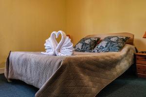 Ένα ή περισσότερα κρεβάτια σε δωμάτιο στο Hôtel Le Pommeil