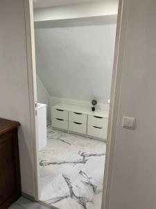 Zdjęcie z galerii obiektu Chambre rustique avec double lit et sa salle de bain privée w mieście Urbès