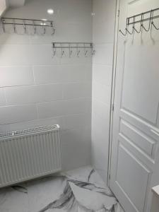 Łazienka w obiekcie Chambre rustique avec double lit et sa salle de bain privée