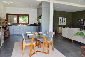 a dining room and kitchen with a table and chairs at 2 Bedroom Villa with Pool & Close to Setangi Beach in Mangsit
