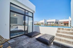 Baseinas apgyvendinimo įstaigoje Incredible Luxury Tulum Penthouse with Large Private Pool in Aldea Zama arba netoliese