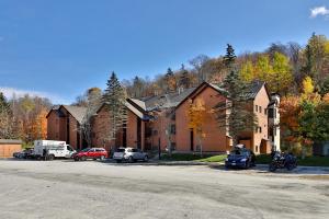 a group of cars parked in front of a house at The Pico Escape- 3BR 2BA Ski On Ski Off at Pico Mountain, Close to Killington, condo in Killington