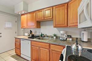 Una cocina o cocineta en Serene 1BR Apt in Peaceful Community - Salem 2B