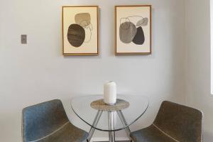Un lugar para sentarse en Serene 1BR Apt in Peaceful Community - Salem 2B
