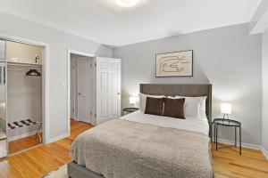 Una cama o camas en una habitación de Serene 1BR Apt in Peaceful Community - Salem 2B