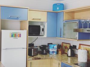 A kitchen or kitchenette at 110 square meters, 5 min of all-Best area of Las Palmas
