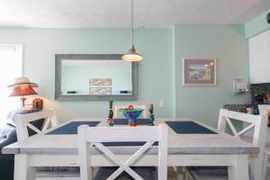 Φωτογραφία από το άλμπουμ του Oceanfront Kure Beach Condo with Pool σε Kure Beach +39 φωτογραφίες