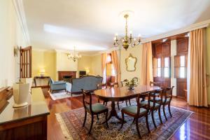 Posezení v ubytování Espectacular Casa con Jardín "La Casa de Nena"