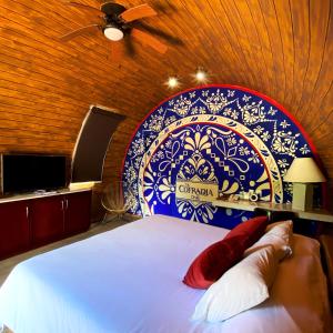 Una cama o camas en una habitación de Matices Hotel de Barricas