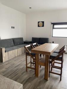 Χώρος καθιστικού στο Suites y Habitaciones Tequisquiapan