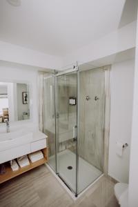 Koupelna v ubytování La Place Rendez-Vous Hotel