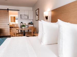Postel nebo postele na pokoji v ubytování La Place Rendez-Vous Hotel