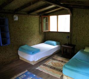 a bedroom with two beds and a window at zerguz camping 