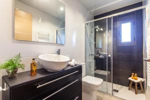 A bathroom at Casa 20 minutos de Barcelona y WIFI alta capacidad Még 24 kép