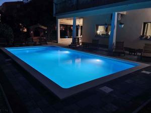 Fotografia z galérie ubytovania Family friendly apartments with a swimming pool Kastel Novi, Kastela - 18645 v destinácii Kaštela