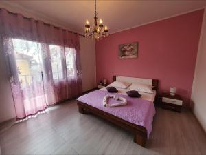 Fotografia z galérie ubytovania Family friendly apartments with a swimming pool Kastel Novi, Kastela - 18645 v destinácii Kaštela