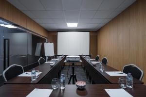 Οι επιχειρηματικές εγκαταστάσεις ή/και οι αίθουσες συνεδριάσεων στο Forest Hills Hotel