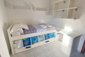 Postel nebo postele na pokoji v ubytování Villa Torreón con piscina privada a 5 min playa + 23 fotografií