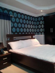 A bed or beds in a room at Haute Aparthotel