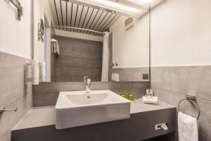 Koupelna v ubytování Holiday Inn Düsseldorf-Neuss by IHG
