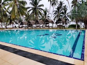 Piscina di Helios Beach Resort o nelle vicinanze