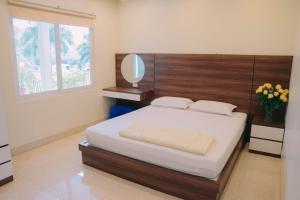 Postel nebo postele na pokoji v ubytování Villa Hồ Đồng Quýt - Venuestay