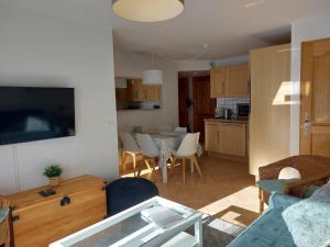 Zdjęcie z galerii obiektu Appartement cosy 3 pièces, balcon, ski aux pieds, Arc 1800, Le Chantel - FR-1-411-866 w mieście Bourg-Saint-Maurice