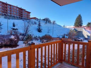 Zdjęcie z galerii obiektu Appartement cosy 3 pièces, balcon, ski aux pieds, Arc 1800, Le Chantel - FR-1-411-866 w mieście Bourg-Saint-Maurice