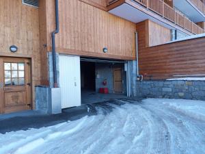 Zdjęcie z galerii obiektu Appartement cosy 3 pièces, balcon, ski aux pieds, Arc 1800, Le Chantel - FR-1-411-866 w mieście Bourg-Saint-Maurice
