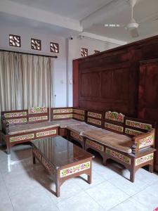 BSH (Bu Sud's House) Yogyakarta的休息区