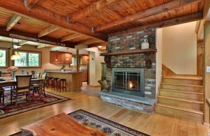 Gallery image of Tanglewood Chalet- 4 BR 4 BA Family Home in Killington, Perfect for Groups home in Killington