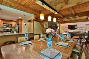 Gallery image of Tanglewood Chalet- 4 BR 4 BA Family Home in Killington, Perfect for Groups home in Killington