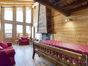 Posezení v ubytování Appartement 4 pièces, centre station, 8-10 personnes, cheminée, WIFI - FR-1-398-640