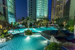 Bazén v ubytování JBR · Al Fattan Sea View 48th floor · 5* Beach Resorts Access! nebo v jeho okolí