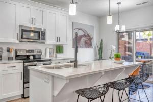 a kitchen with white cabinets and a large kitchen island at Southern Retreat, Priv Patio with Hot Tub, Zions. in Washington
