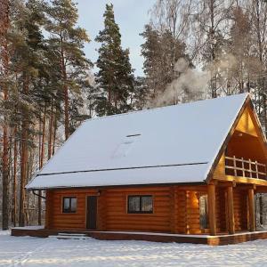 a log cabin with snow on top of it at Rahu ja vaikus in Kivilõppe