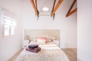 A bed or beds in a room at CARTAGENAFLATS, Apartamentos San Francisco Még 37 kép