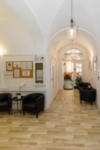 a room with a hallway with chairs and tables and a hallwayngth at Zentrum Haus Davos in Davos