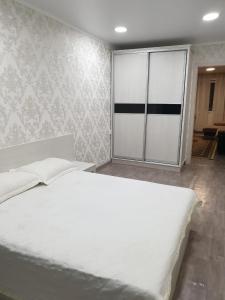 Postel nebo postele na pokoji v ubytování Apartment on Metallurgov 32