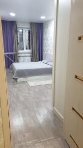 Postel nebo postele na pokoji v ubytování Apartment on Metallurgov 32