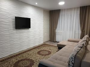TV a/nebo společenská místnost v ubytování Apartment on Metallurgov 32
