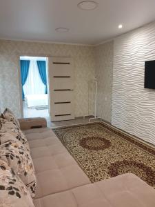 TV a/nebo společenská místnost v ubytování Apartment on Metallurgov 32