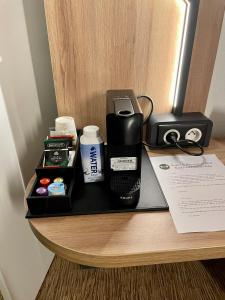 B&B HOTEL Paris Porte des Lilas的咖啡和沏茶工具
