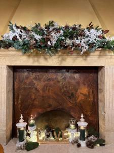 a fireplace with a christmasreath on top of it at Agriturismo Casa Aurora in Bussolengo